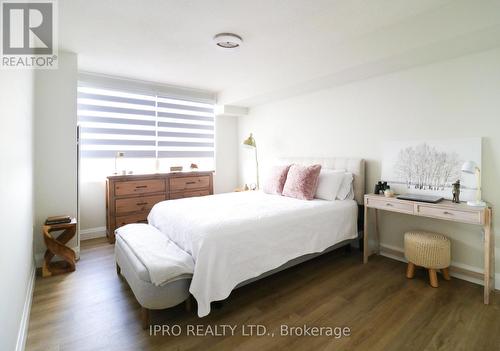 1201 - 1271 Walden Circle, Mississauga, ON - Indoor Photo Showing Bedroom