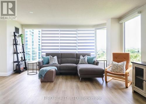 1201 - 1271 Walden Circle, Mississauga, ON - Indoor Photo Showing Living Room