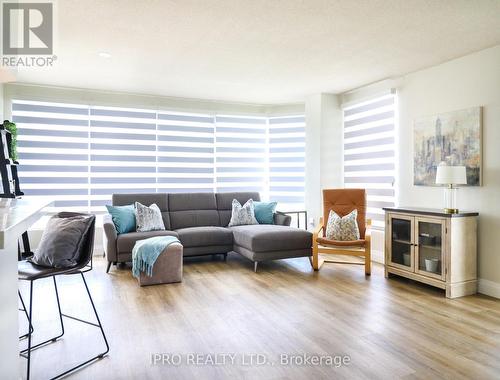 1201 - 1271 Walden Circle, Mississauga, ON - Indoor Photo Showing Living Room