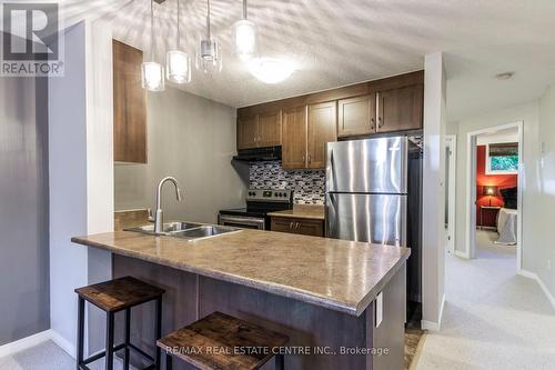 17 - 35 Mountford Drive, Guelph (Grange Hill East), ON - Indoor Photo Showing Kitchen With Stainless Steel Kitchen With Double Sink