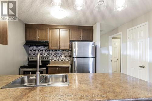 17 - 35 Mountford Drive, Guelph (Grange Hill East), ON - Indoor Photo Showing Kitchen With Stainless Steel Kitchen With Double Sink