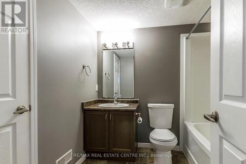 17 - 35 Mountford Drive, Guelph (Grange Hill East), ON - Indoor Photo Showing Bathroom