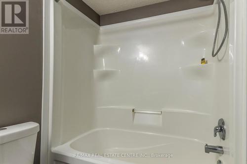 17 - 35 Mountford Drive, Guelph (Grange Hill East), ON - Indoor Photo Showing Bathroom