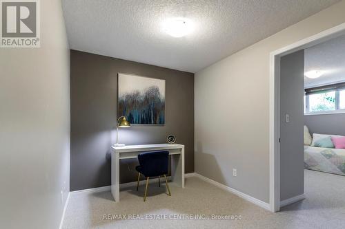 17 - 35 Mountford Drive, Guelph (Grange Hill East), ON - Indoor