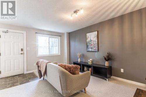 17 - 35 Mountford Drive, Guelph (Grange Hill East), ON - Indoor