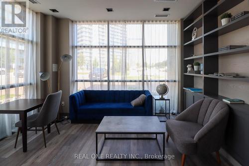 1006 - 4699 Glen Erin Drive, Mississauga (Central Erin Mills), ON - Indoor Photo Showing Living Room