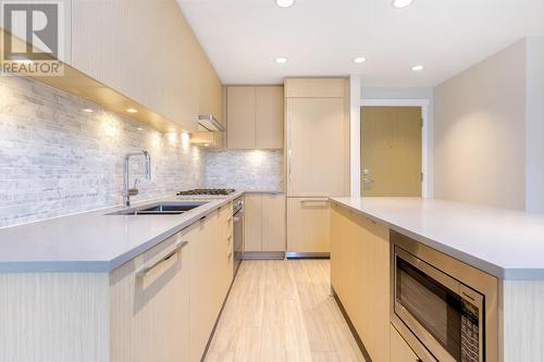 422 9233 Odlin Road, Richmond, BC - Indoor Photo Showing Kitchen With Double Sink With Upgraded Kitchen