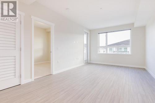 422 9233 Odlin Road, Richmond, BC - Indoor Photo Showing Other Room