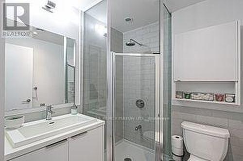 405 - 6 Sonic Way, Toronto (Flemingdon Park), ON - Indoor Photo Showing Bathroom