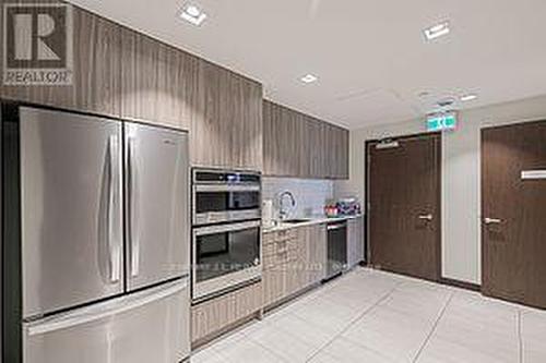 405 - 6 Sonic Way, Toronto, ON - Indoor Photo Showing Kitchen