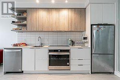 405 - 6 Sonic Way, Toronto, ON - Indoor Photo Showing Kitchen