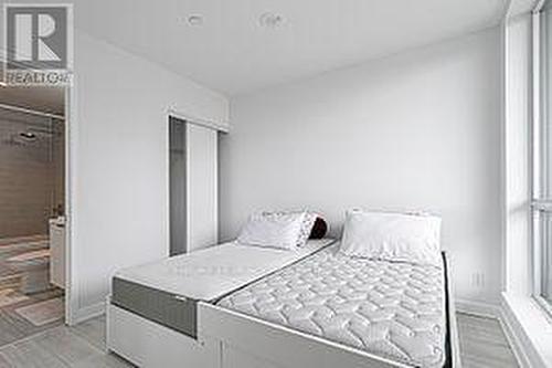 405 - 6 Sonic Way, Toronto (Flemingdon Park), ON - Indoor Photo Showing Bedroom