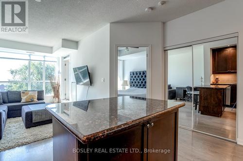 532 - 628 Fleet Street, Toronto, ON - Indoor Photo Showing Living Room