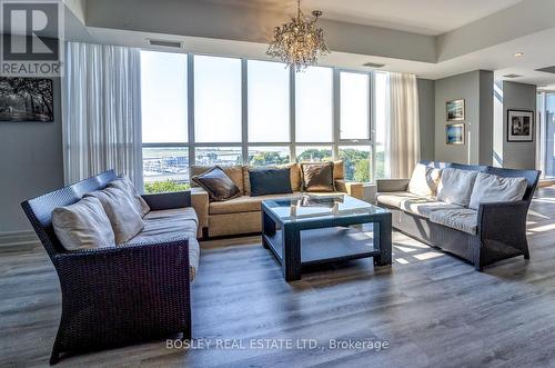 532 - 628 Fleet Street, Toronto, ON - Indoor Photo Showing Living Room