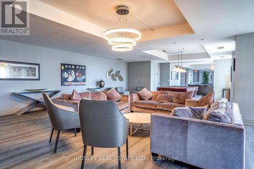 532 - 628 Fleet Street, Toronto, ON - Indoor Photo Showing Living Room