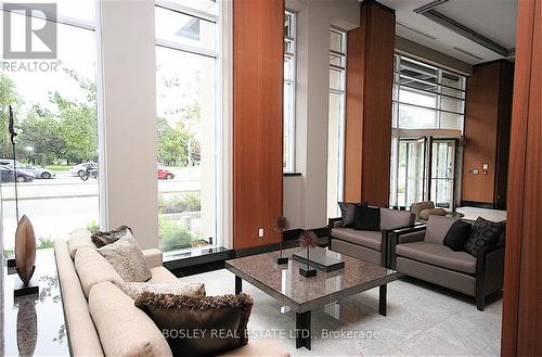 532 - 628 Fleet Street, Toronto, ON - Indoor Photo Showing Living Room