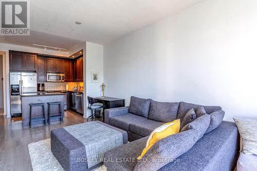 532 - 628 Fleet Street, Toronto, ON - Indoor Photo Showing Living Room