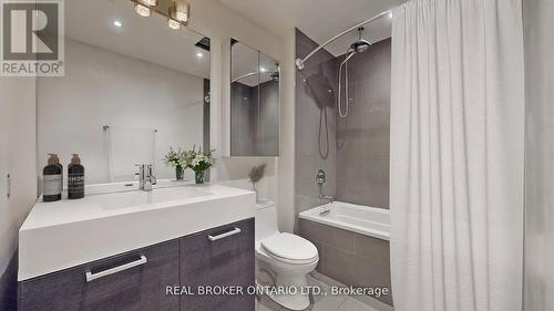 303 - 90 Broadview Avenue, Toronto, ON - Indoor Photo Showing Bathroom