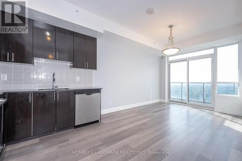 2208 - 7165 Yonge Street, Markham (Grandview), ON - Indoor Photo Showing Kitchen