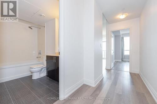 2208 - 7165 Yonge Street, Markham (Grandview), ON - Indoor Photo Showing Bathroom