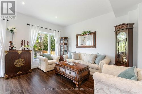 43 Ferris Circle, Guelph, ON - Indoor Photo Showing Living Room