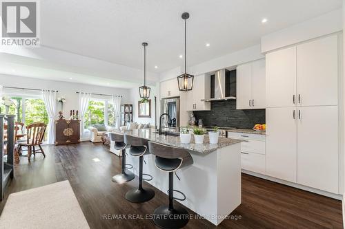 43 Ferris Circle, Guelph (Clairfields), ON - Indoor Photo Showing Kitchen With Upgraded Kitchen