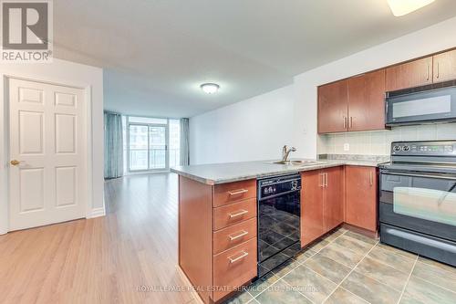 1108 - 30 Grand Trunk Crescent, Toronto (Waterfront Communities), ON - Indoor Photo Showing Kitchen