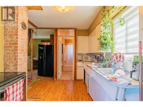 1910 Daniel  Street, Trail, BC - Indoor Photo Showing Kitchen With Double Sink