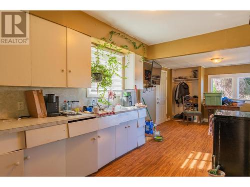 1910 Daniel  Street, Trail, BC - Indoor Photo Showing Kitchen