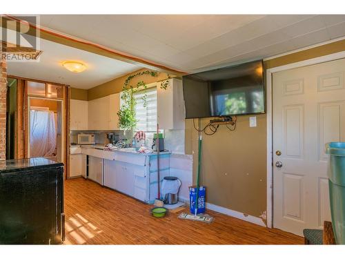 1910 Daniel  Street, Trail, BC - Indoor Photo Showing Kitchen