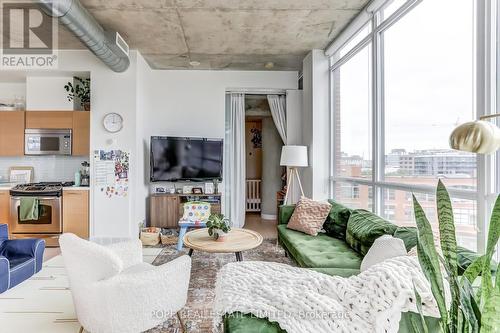 716 - 318 King Street E, Toronto, ON - Indoor Photo Showing Living Room