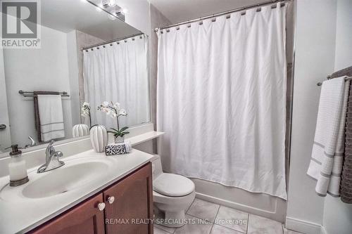 1711 - 70 Absolute Avenue, Mississauga, ON - Indoor Photo Showing Bathroom