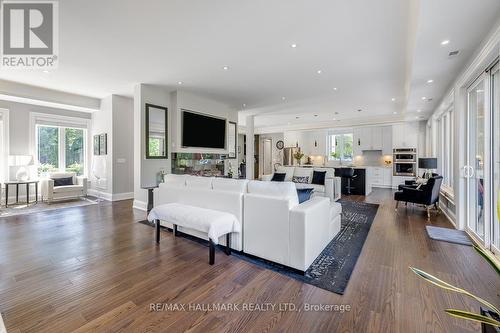 16 Tadcaster Place, Toronto (Banbury-Don Mills), ON - Indoor Photo Showing Living Room