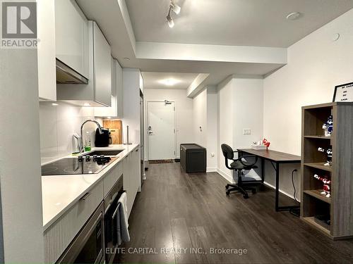 1707 - 99 Broadway Avenue, Toronto (Mount Pleasant West), ON - Indoor Photo Showing Kitchen