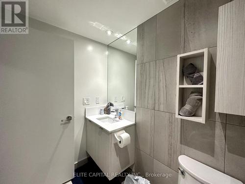 1707 - 99 Broadway Avenue, Toronto (Mount Pleasant West), ON - Indoor Photo Showing Bathroom