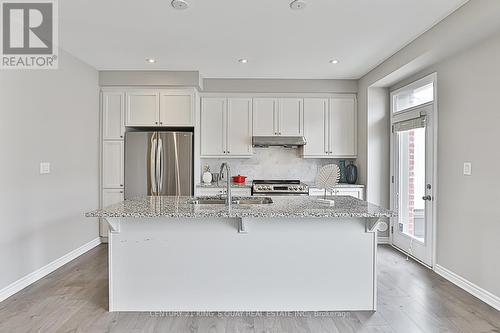 32 William F Bell Parkway, Richmond Hill, ON - Indoor Photo Showing Kitchen With Stainless Steel Kitchen With Upgraded Kitchen