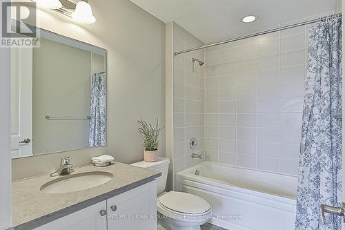 32 William F Bell Parkway, Richmond Hill, ON - Indoor Photo Showing Bathroom