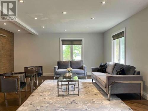 151 Richmond Street, Richmond Hill (Mill Pond), ON - Indoor Photo Showing Living Room