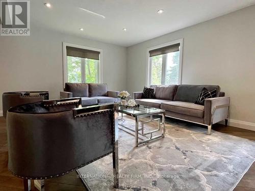 151 Richmond Street, Richmond Hill (Mill Pond), ON - Indoor Photo Showing Living Room