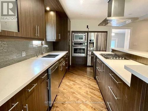 151 Richmond Street, Richmond Hill, ON - Indoor Photo Showing Kitchen With Stainless Steel Kitchen With Double Sink With Upgraded Kitchen