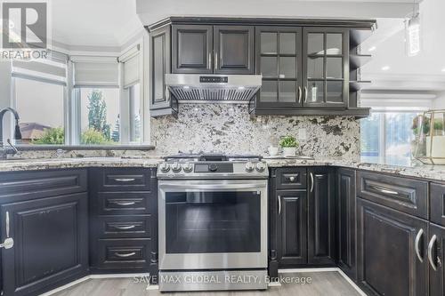 59 Dawnridge Trail, Brampton, ON - Indoor Photo Showing Kitchen With Upgraded Kitchen