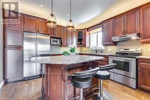 797 Paris Boulevard, Waterloo, ON - Indoor Photo Showing Kitchen With Upgraded Kitchen