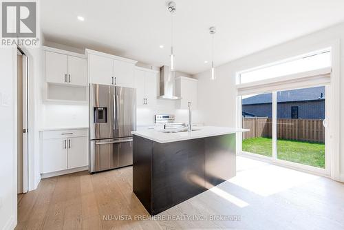 206 Winlow Way, Middlesex Centre (Komoka), ON - Indoor Photo Showing Kitchen With Upgraded Kitchen