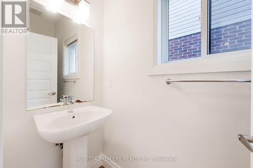 206 Winlow Way, Middlesex Centre (Komoka), ON - Indoor Photo Showing Bathroom