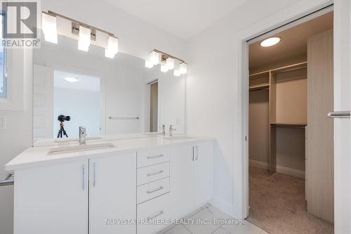 206 Winlow Way, Middlesex Centre (Komoka), ON - Indoor Photo Showing Bathroom