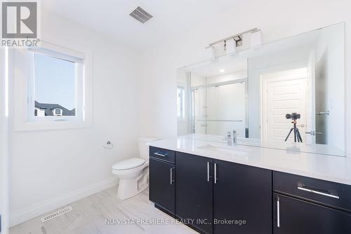 206 Winlow Way, Middlesex Centre (Komoka), ON - Indoor Photo Showing Bathroom