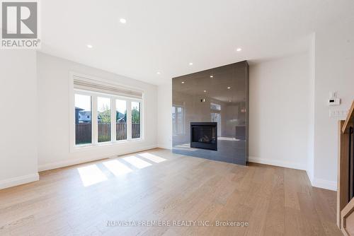 206 Winlow Way, Middlesex Centre (Komoka), ON - Indoor Photo Showing Living Room With Fireplace