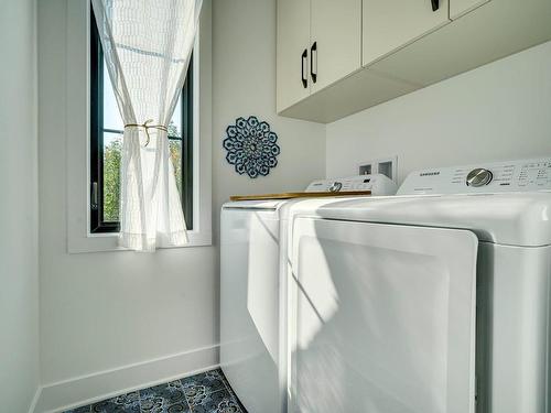 Salle de lavage - 142 Ch. Paquin, Sainte-Anne-Des-Lacs, QC - Indoor Photo Showing Laundry Room