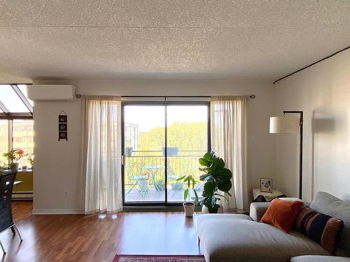 Salon - 601-3430 Ch. De Chambly, Longueuil (Le Vieux-Longueuil), QC - Indoor Photo Showing Living Room