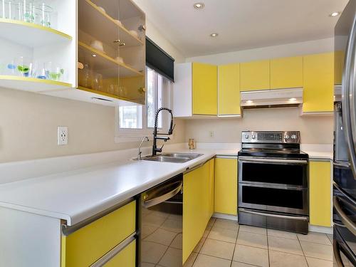 Kitchen - 3229 Rue Plante, Longueuil (Saint-Hubert), QC - Indoor Photo Showing Kitchen With Double Sink